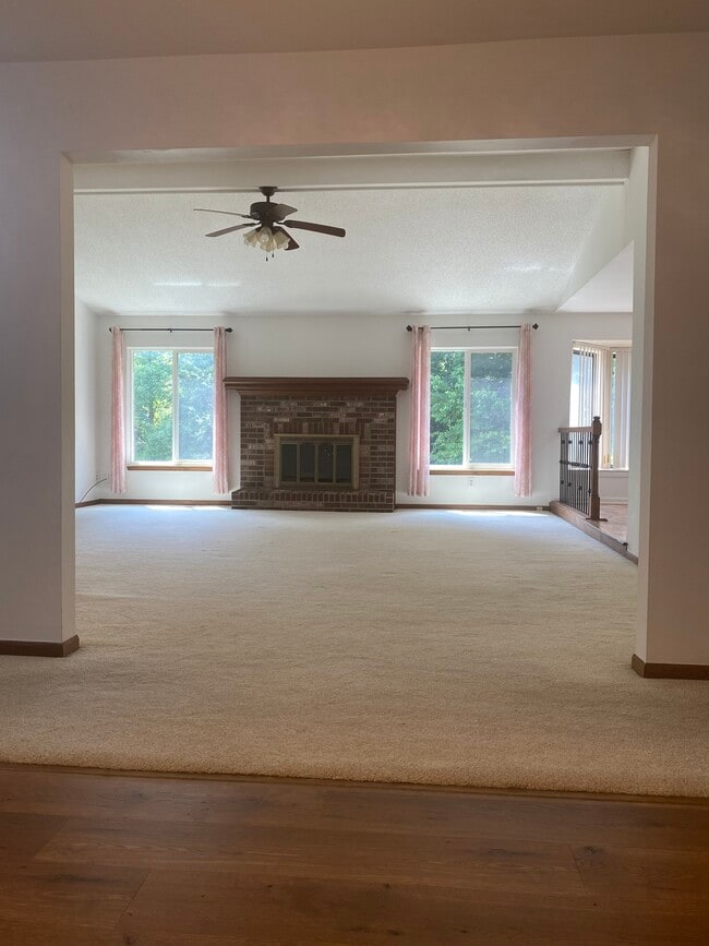 Building Photo - 23589 Hickory Grove Ln