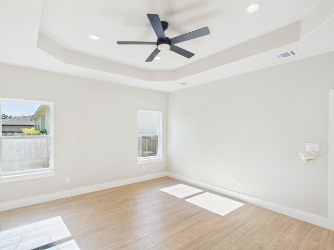 Building Photo - 110 Parlin Ln