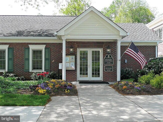 Building Photo - 3903 Penderview Dr