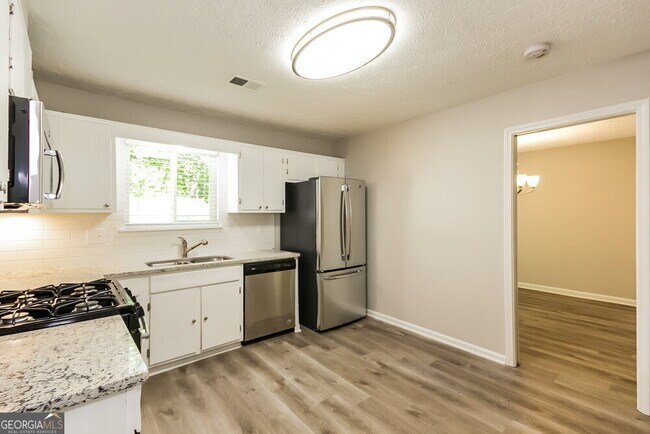 Building Photo - 440 Creekside Ct