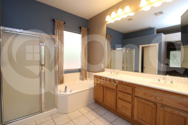 Building Photo - 2463 E Detroit Ct
