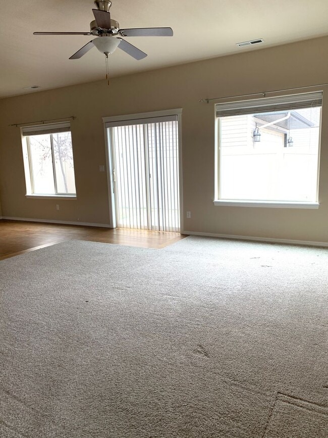 Building Photo - 597 S Grey Pine Ln