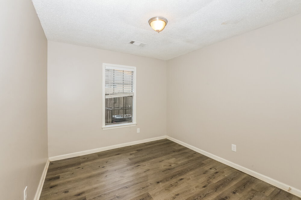 Building Photo - 6589 Silver Oak Cove