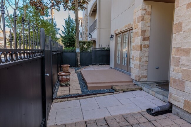 Building Photo - 2101 Elmen St