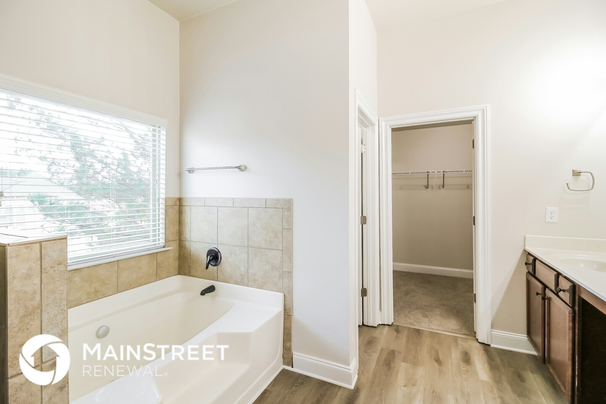 Building Photo - 886 Rainsong Way