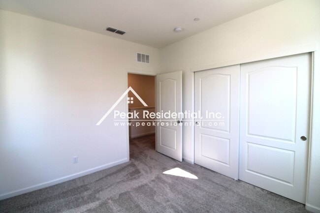 Building Photo - Newer 4bd/3ba Folsom Home with 2 Car Garage
