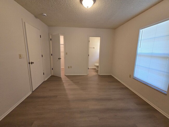 Building Photo - Move-In Ready 3-Bedroom Home Near UTC & Sarasota Airport!