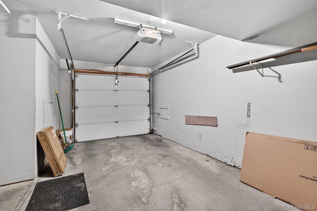 Building Photo - 3911 Whispering Hills Dr