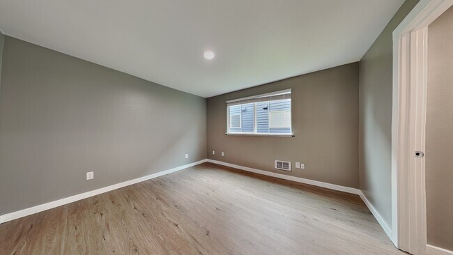 Building Photo - 1105 S Woodlawn St