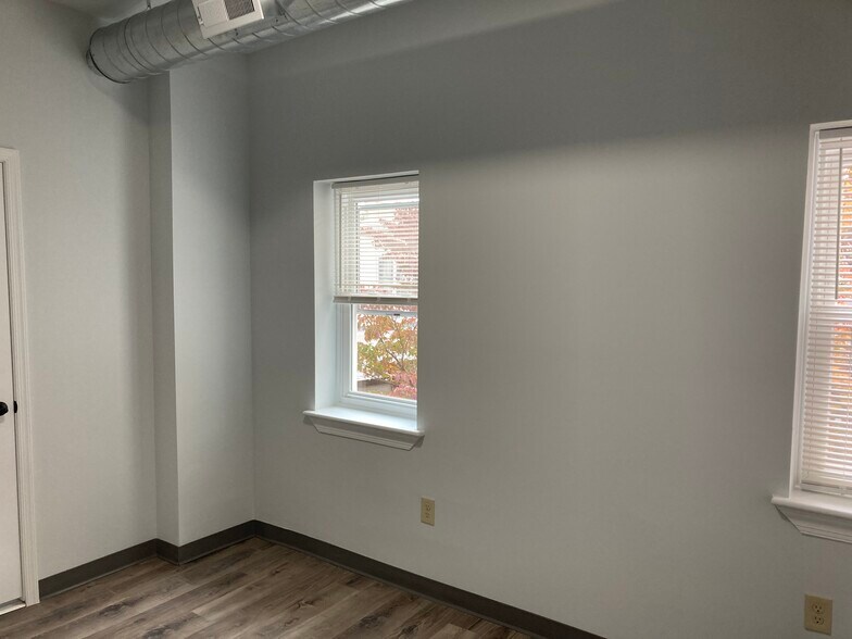 Building Photo - 2515 Frankford Ave