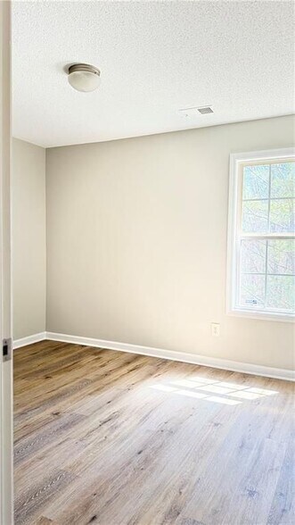 Building Photo - 273 Bainbridge Cir