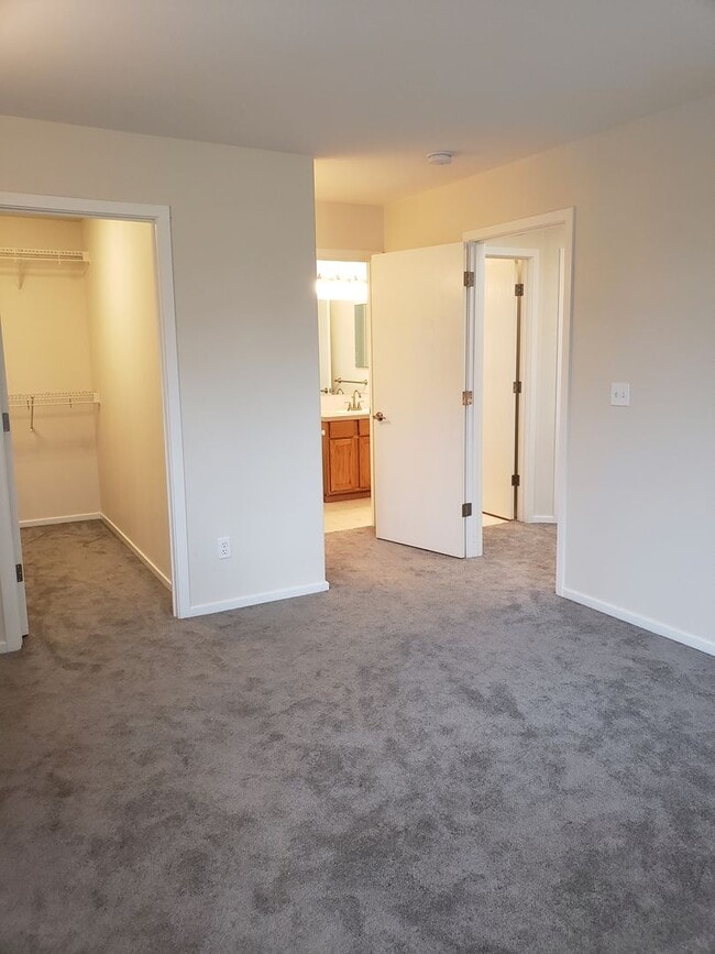 Building Photo - Beautifully Finished Home In A Great Location!