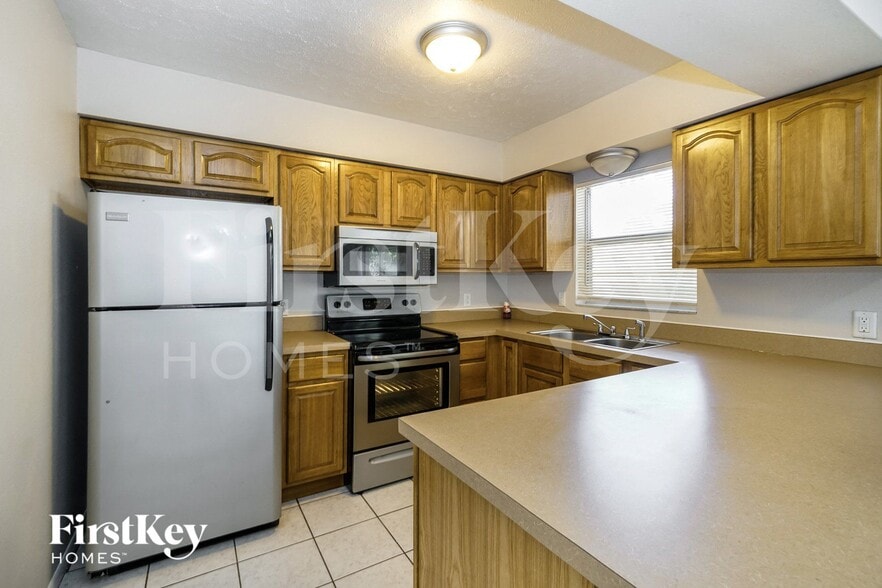 Building Photo - 802 Briarcliff Dr