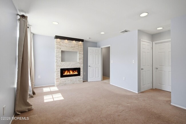 Building Photo - 702 Carnation Dr