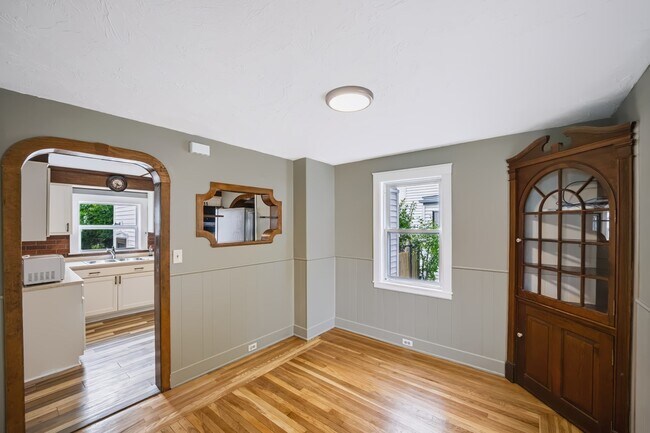 Building Photo - 22 Ruggles St
