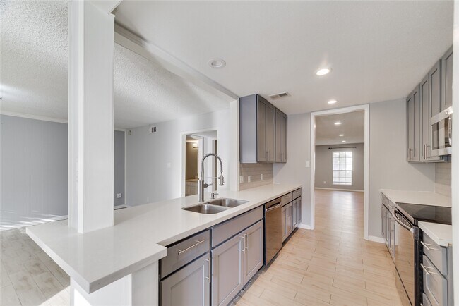 Building Photo - 14228 Misty Meadow Ln