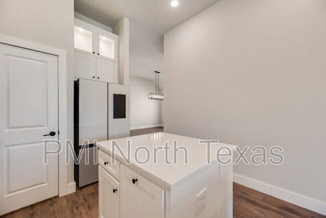 Building Photo - 6237 White Creek Drive