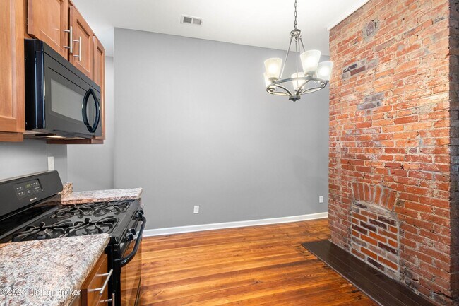 Building Photo - 949 S 7th St