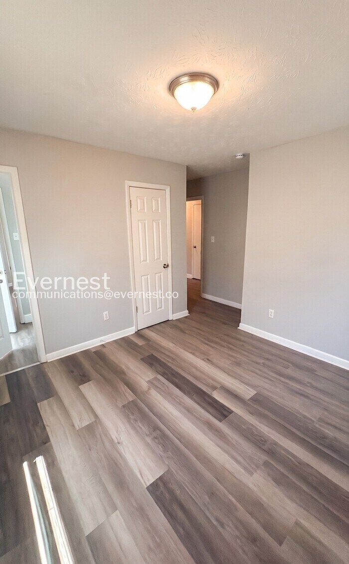 Building Photo - 742 Winter Ln