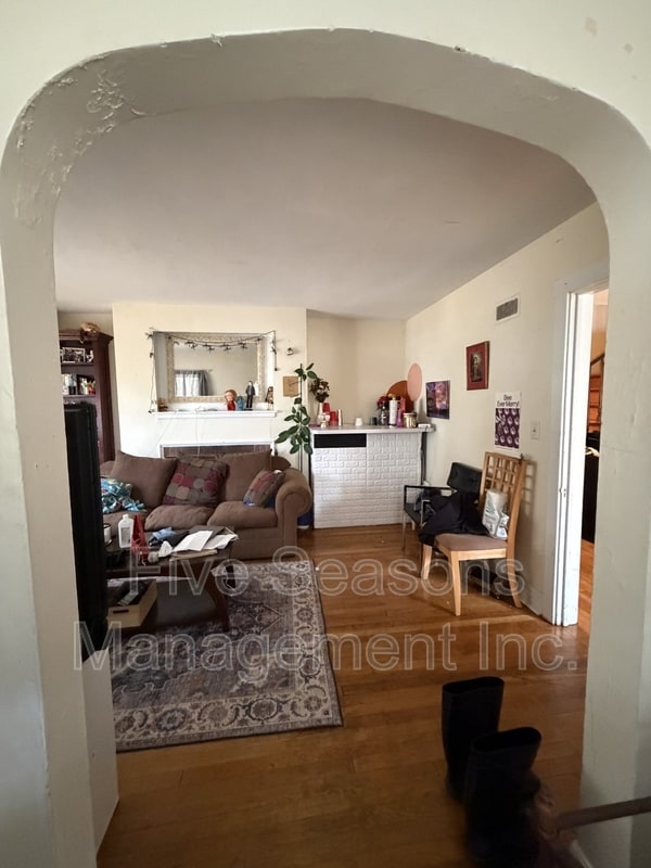 Building Photo - 59 University Terrace