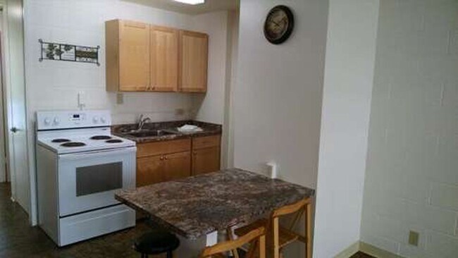 Building Photo - Oceanfront 1 Bedroom, 1 Bath - Makaha Beac...