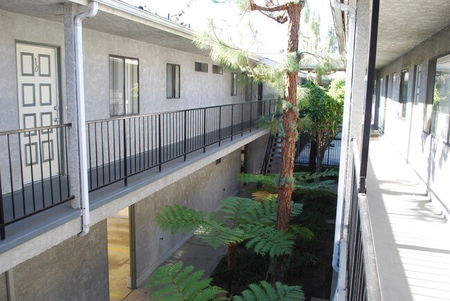 Building Photo - 14428 Cerise Avenue