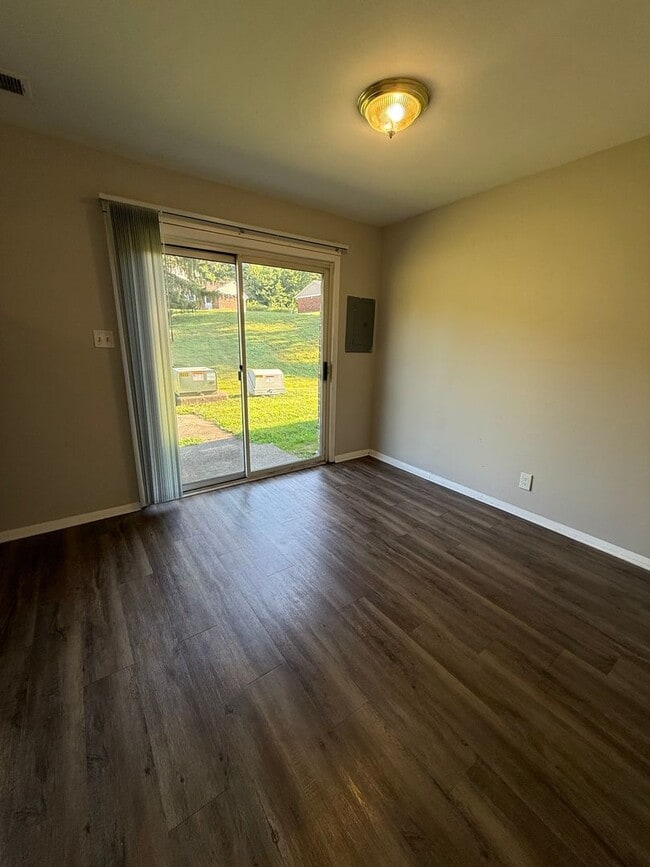 Building Photo - 4807 Lakeside Dr