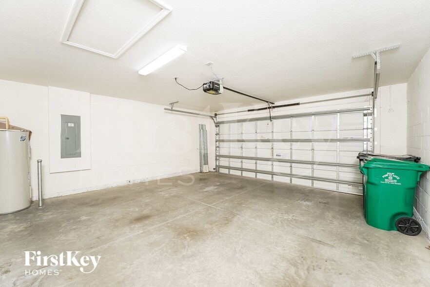 Building Photo - 1481 SW Kamchatka Ave