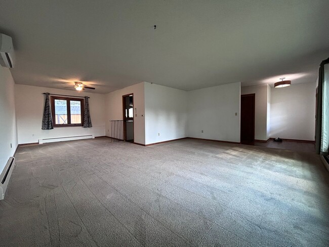 Building Photo - Spacious 4-Bedroom Home