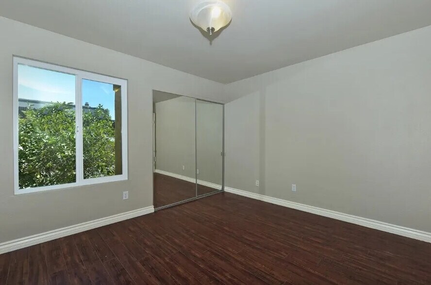 Building Photo - 402 Paseo Alegre