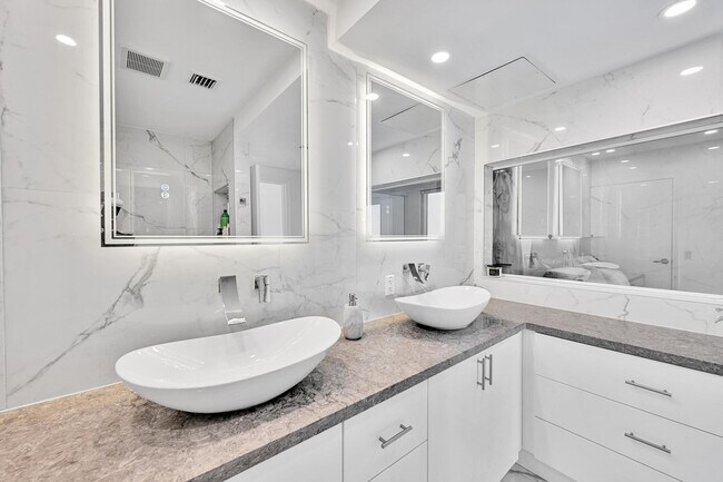 Building Photo - 60 SW 13th St