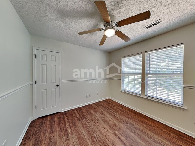 Building Photo - 6118 Goldenfield Dr