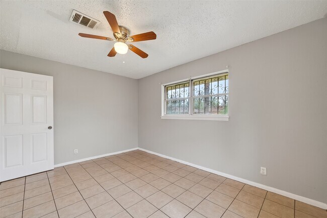 Building Photo - 4326 Howcher St