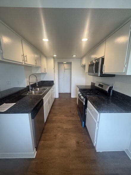 Primary Photo - Park Ridge Apartments