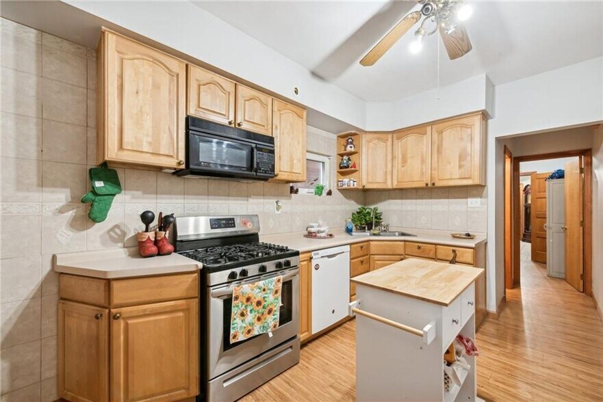 Building Photo - 851 Hober Ave