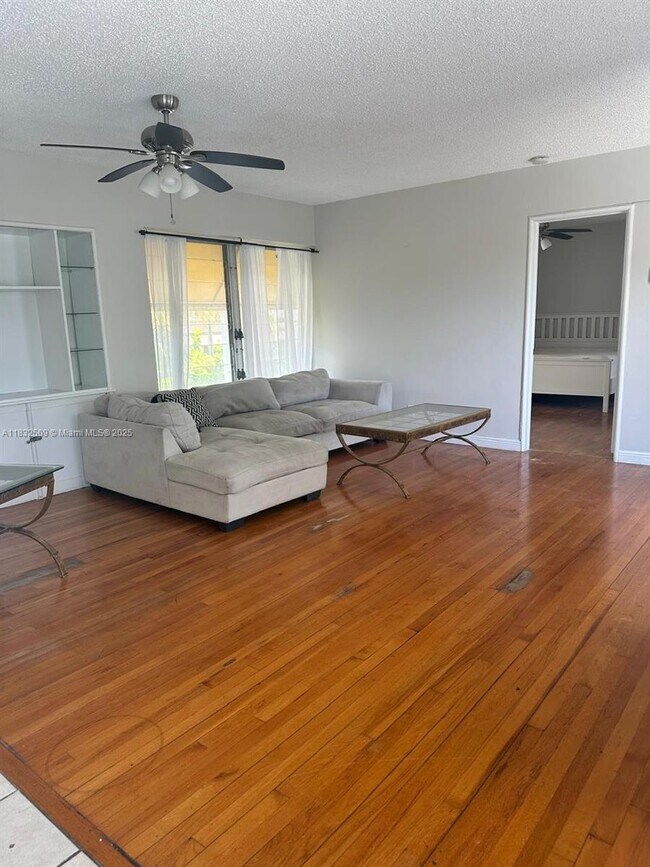 Building Photo - 90 Isle of Venice Dr