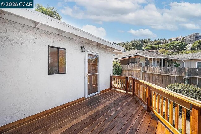 Building Photo - 3592 Hillcrest Rd