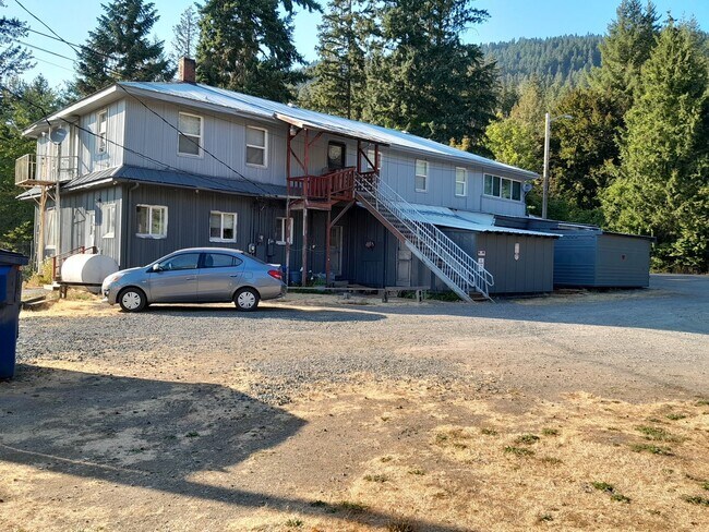 Building Photo - 1/2 off 1st Month's rent!  Newly Updated 2 Bedroom Apartment in Country Setting!