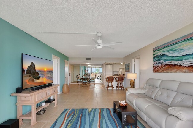 Building Photo - For Annual Rent 2 Bedroom 2 Bath Updated B...