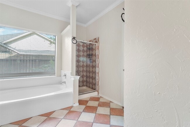 Building Photo - 510 Crestwater Ct