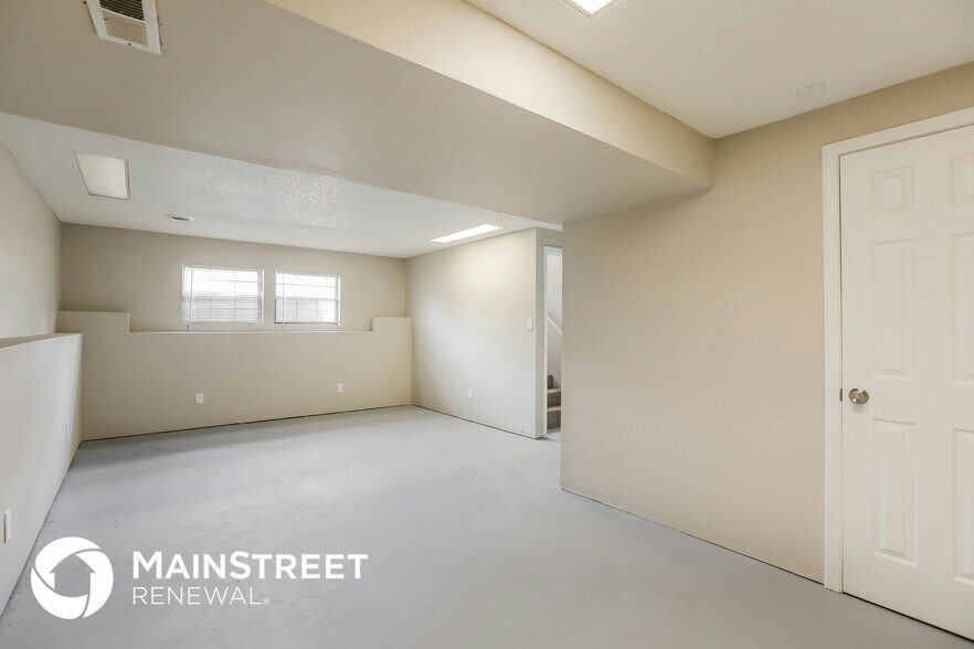 Building Photo - 11712 Crystal Dr