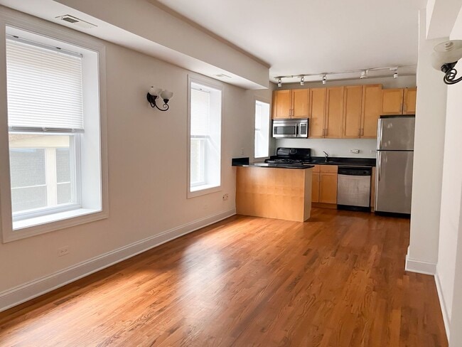 Building Photo - Uptown - 2 Bed / 2 Bath - Central Heat & AC