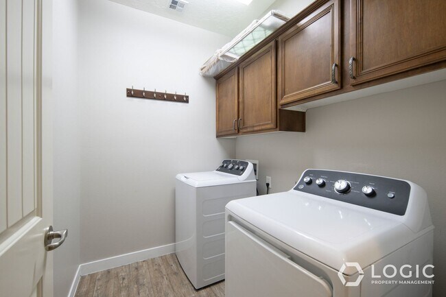 Building Photo - 2445 E White Horse Dr