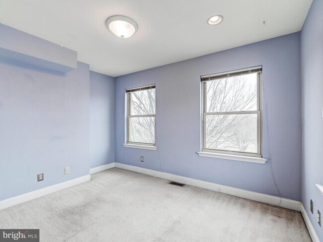 Building Photo - 1301 S Clinton St