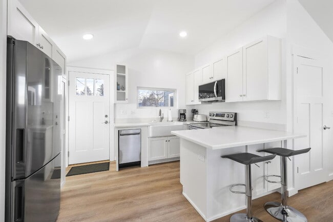 Building Photo - Simple Living, Beautifully Done