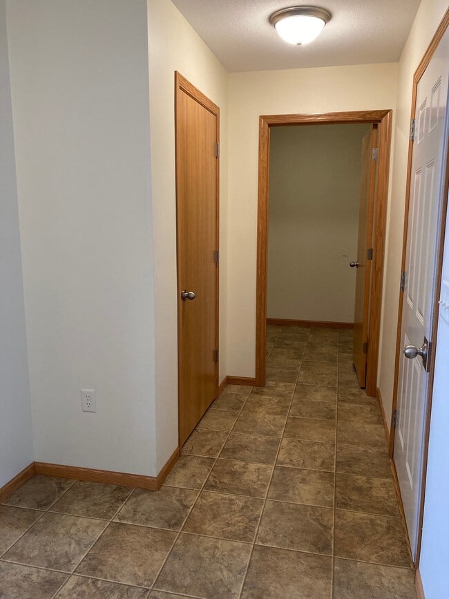 Building Photo - 3119 Clearwater Ridge Dr