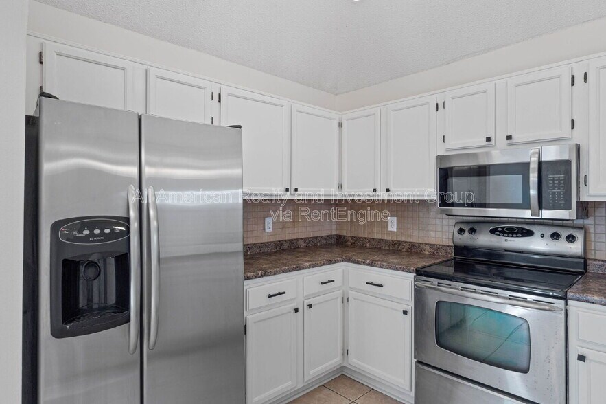 Building Photo - 1721 Colonial Ct