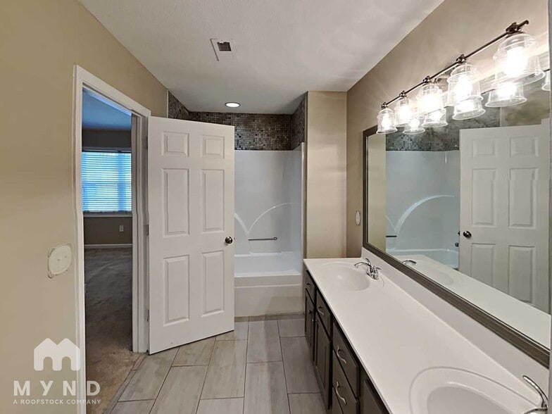 Building Photo - 816 St Andrews Pl