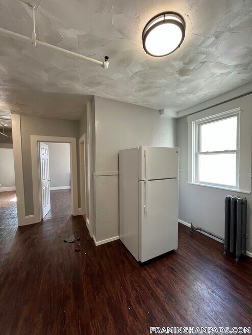 Building Photo - 64 Hollis St