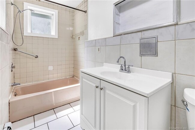 Building Photo - 130 Long Hill Ave